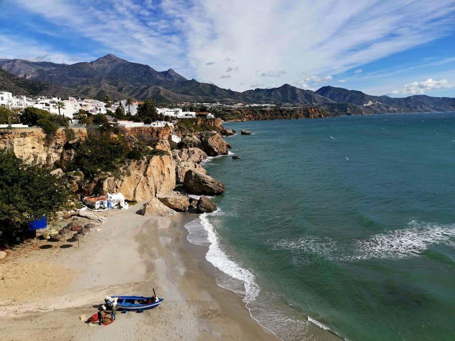 Apartmán Atico Fresco Y Luminoso Con Aparcamiento Privado Nerja Exteriér fotografie