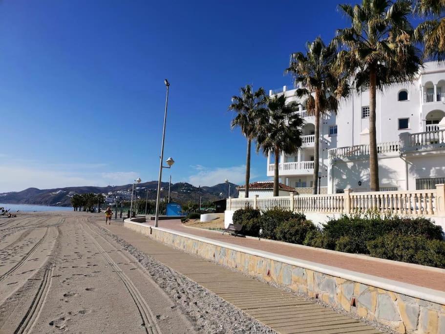 Apartmán Atico Fresco Y Luminoso Con Aparcamiento Privado Nerja Exteriér fotografie